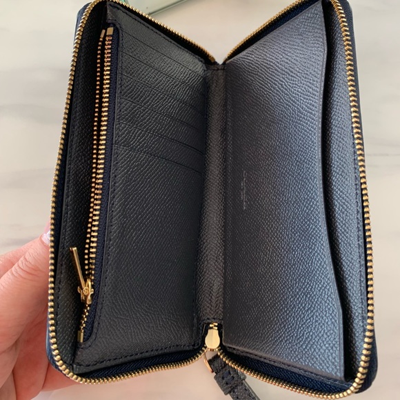 Coach - Picture 3 of 5